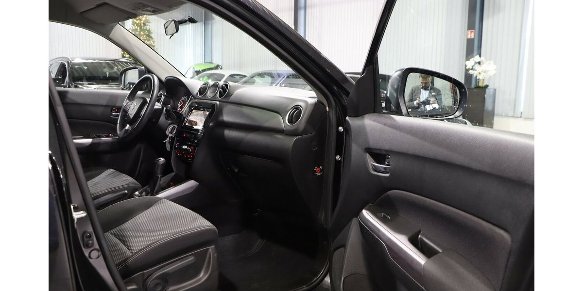 Suzuki Vitara 1.0 CLUB / NAVI+KAMERA, KLIMAAUTOMATIK 62.000 km 12.777 &euro; Hamm 59077