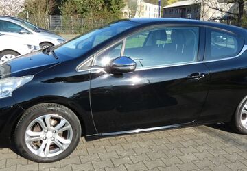 Peugeot 208 115.000 km 4.599 &euro; Bergkamen 59192