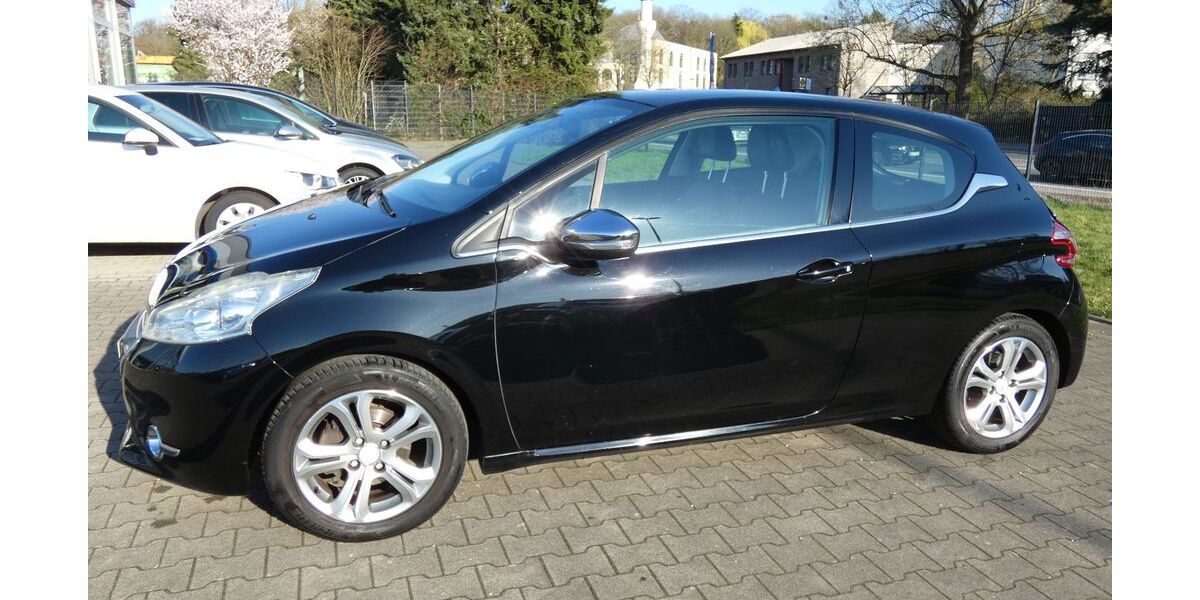 Peugeot 208 115.000 km 4.599 &euro; Bergkamen 59192