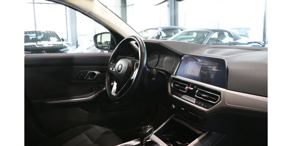 BMW 330d Touring ADVANTAGE / LED / LIVE+NAVI+ 149.000 km 22.444 &euro; Hamm 59077