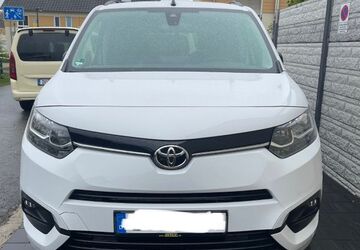 Toyota Proace City 82.000 km 22.800 &euro; Dortmund 44329