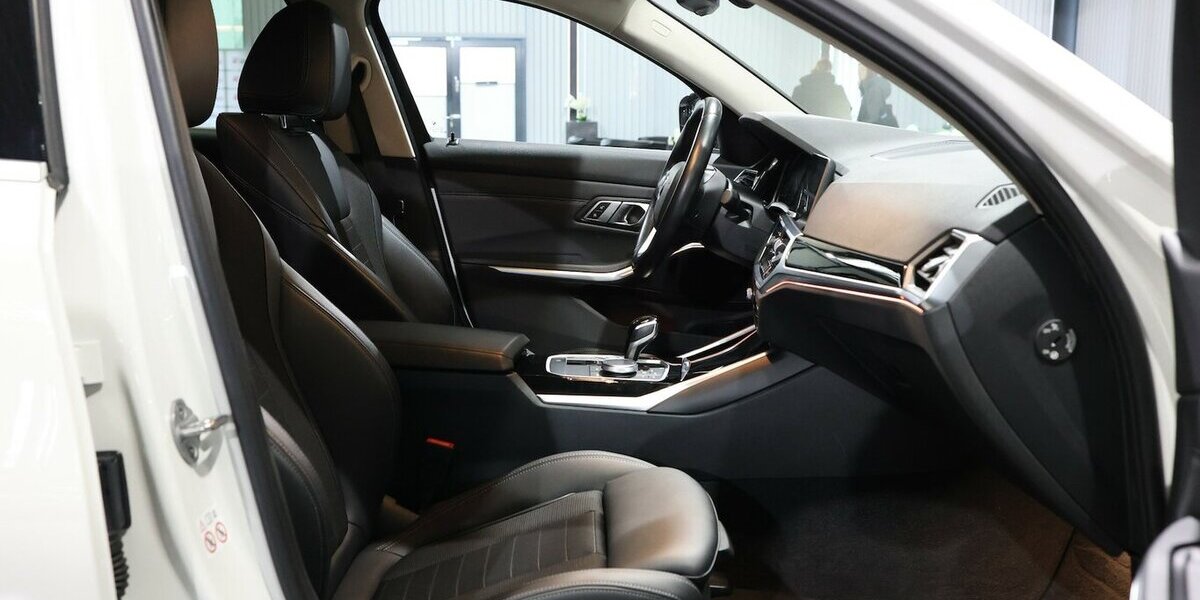 BMW 318d SPORT-LINE / LEDER, LIVE-COCKPIT-PRO, LED 107.000 km 26.993 &euro; Hamm 59077