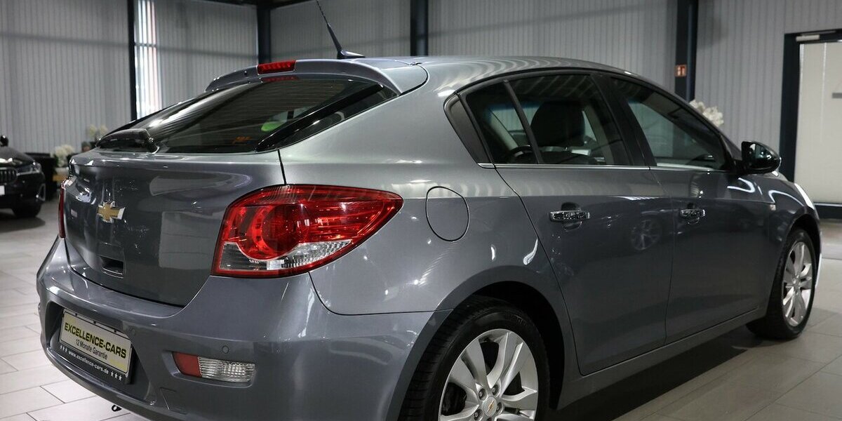 Chevrolet Cruze HATCHBACK 1.4 LTZ / SCHIEBEDACH,LEDER,NAVI 128.000 km 5.777 &euro; Hamm 59077
