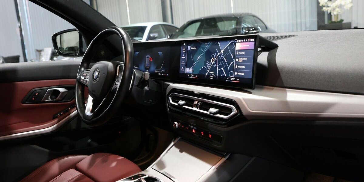 BMW 318d Touring SPORT GREY & RED LEDER,CURVED+HUD 73.000 km 28.993 &euro; Hamm 59077