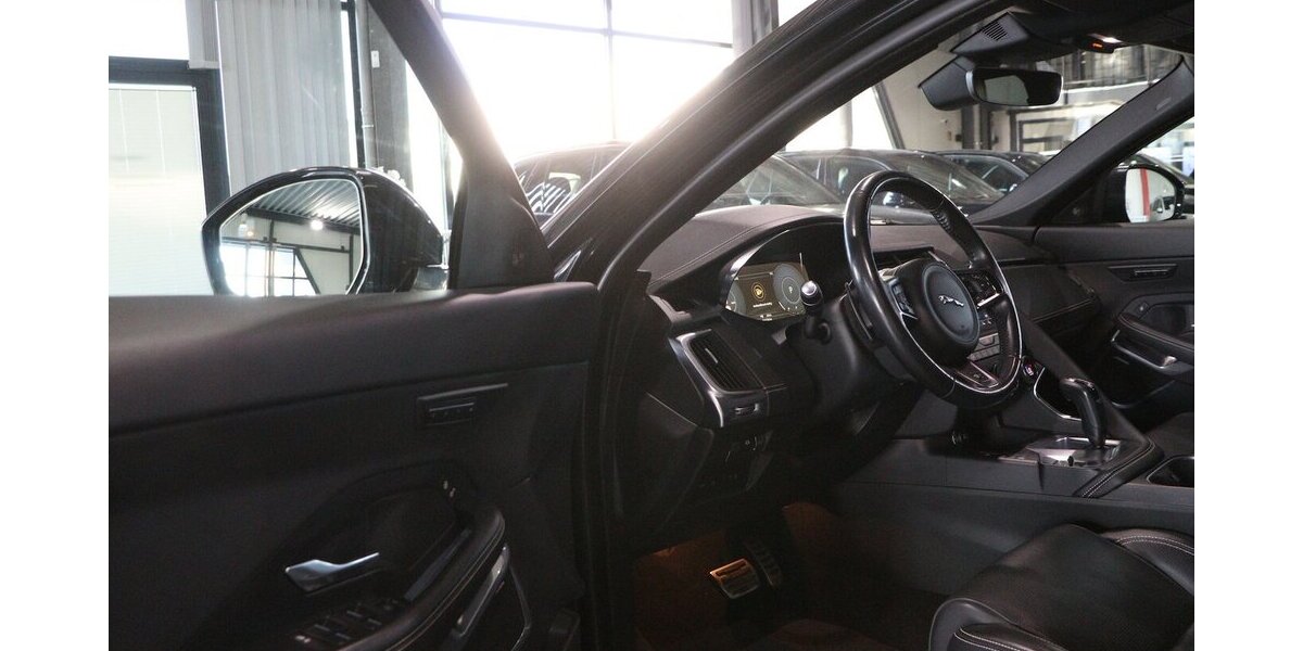 Jaguar E-Pace 2.0 T R-DYNAMIC HSE AWD BLACK PACK / TOP 84.000 km 22.991 &euro; Hamm 59077