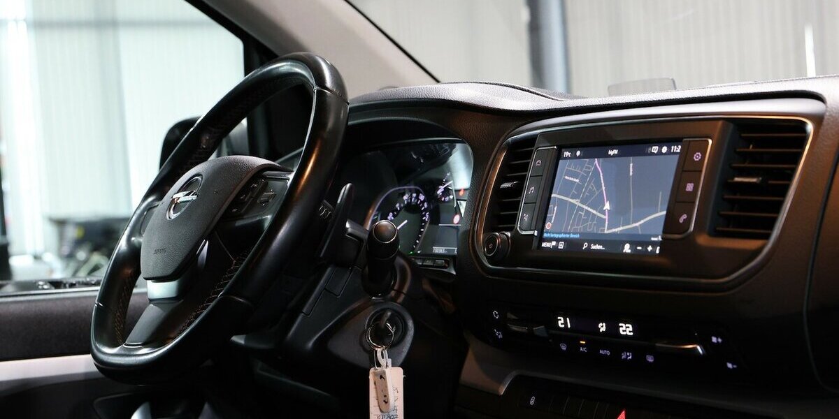 Opel Zafira Life 2.0 CDTI EDITION-M INNOVATION 8-SITZ 150.000 km 25.991 &euro; Hamm 59077