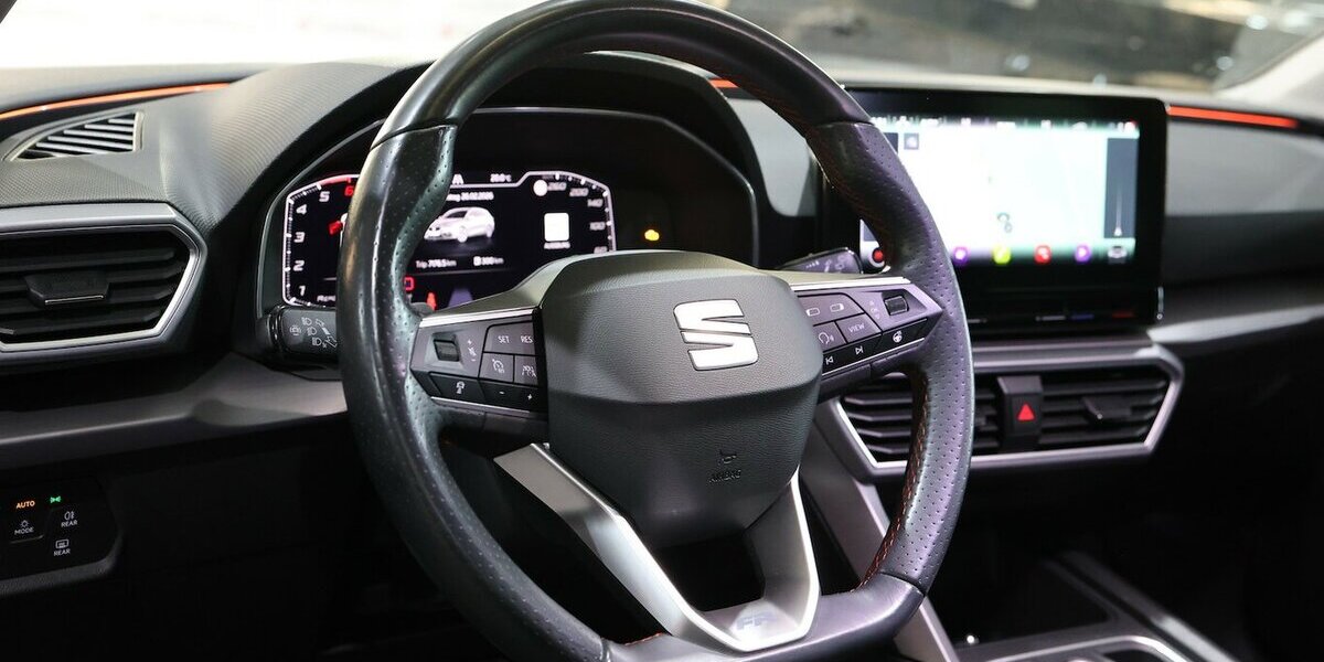 Seat Leon ST 2.0 TDI DSG FR-SPORT-PLUS / LED,PANORAMA 142.000 km 20.444 &euro; Hamm 59077