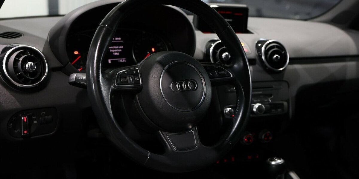 Audi A1 1.6 TDI SPORT WHITE / XENON, NAVI-MMI, LEDER 111.000 km 11.881 &euro; Hamm 59077