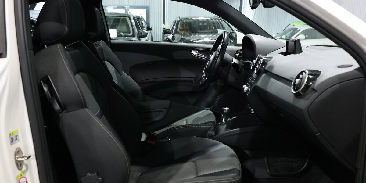 Audi A1 1.6 TDI SPORT WHITE / XENON, NAVI-MMI, LEDER 111.000 km 11.881 &euro; Hamm 59077