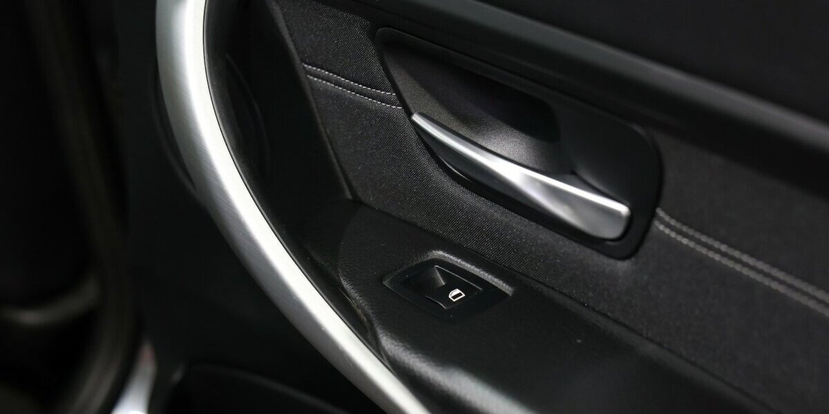 BMW 318d Touring blue PERFORMANCE SPORT / PANORAMA 80.000 km 14.993 &euro; Hamm 59077