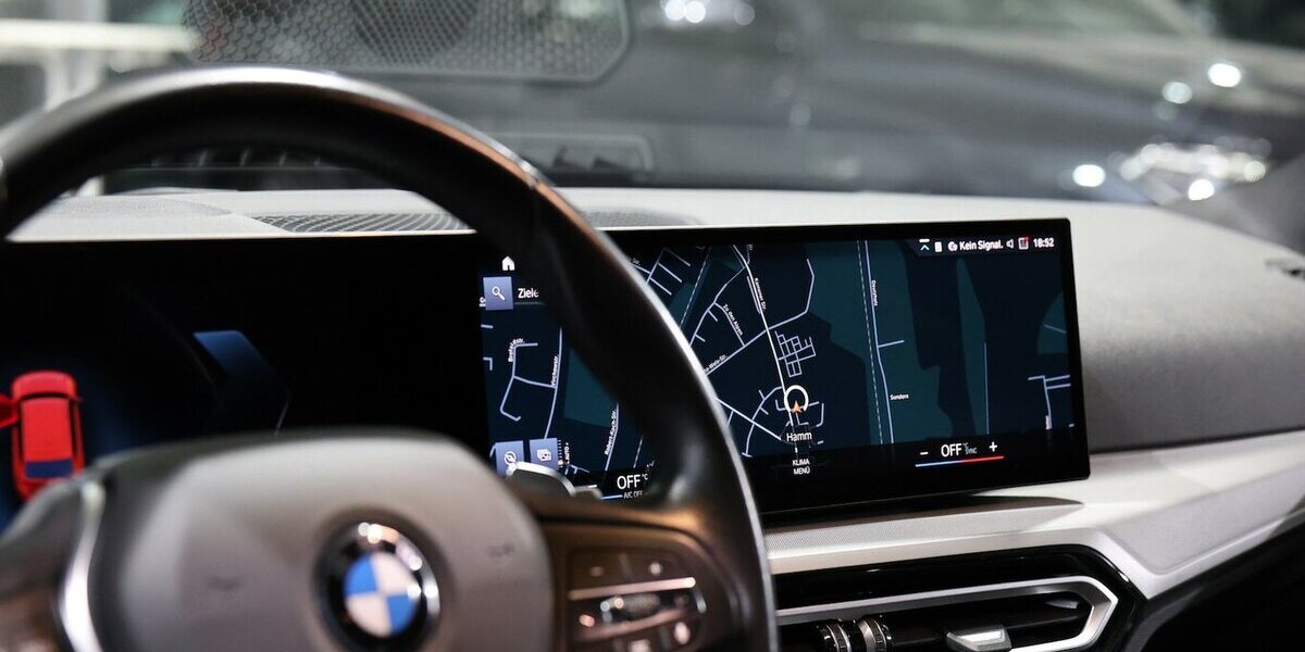 BMW 318d Touring SHADOW SPORT MELBOURNEROT-METALLIC 73.000 km 25.333 &euro; Hamm 59077