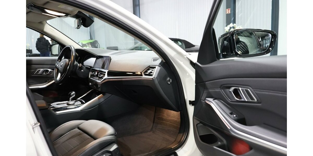 BMW 318d SPORT-LINE / LEDER, LIVE-COCKPIT-PRO, LED 107.000 km 26.993 &euro; Hamm 59077