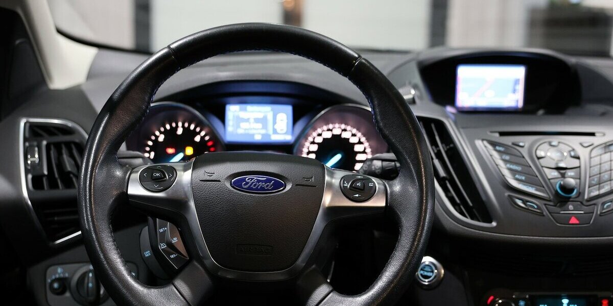 Ford Kuga 2.0 TDCI 4x4 TITANIUM / LEDER / NAVI+ 90.000 km 12.111 &euro; Hamm 59077