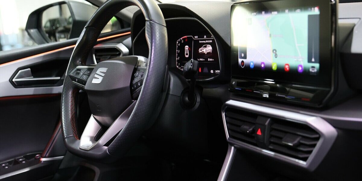 Seat Leon ST 2.0 TDI DSG FR-SPORT-PLUS / LED,PANORAMA 142.000 km 20.444 &euro; Hamm 59077