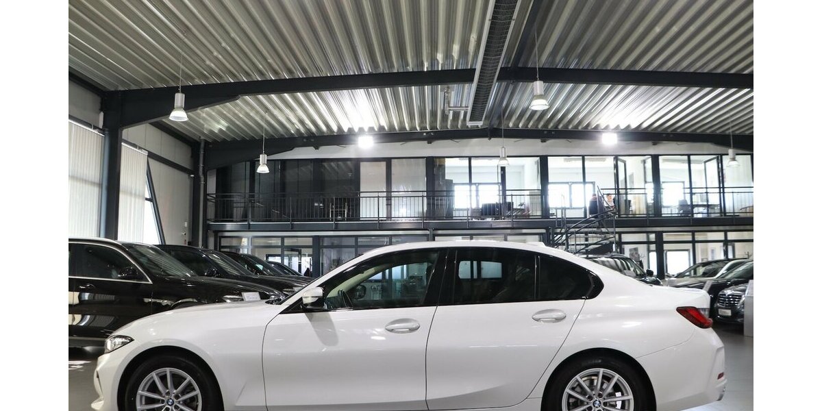 BMW 320d LIMOUSINE xDrive BUSINESS / CURVED / LED 68.000 km 29.333 &euro; Hamm 59077